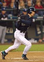 Mariners' Ichiro hits 2-run homer